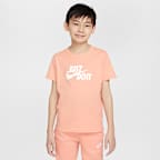 NIKE服 Nike Sportswear Big Kids' T-Shirt. Nike.com